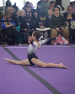 thrive gymnastics aurora ontario gymnast floor routine split at competition